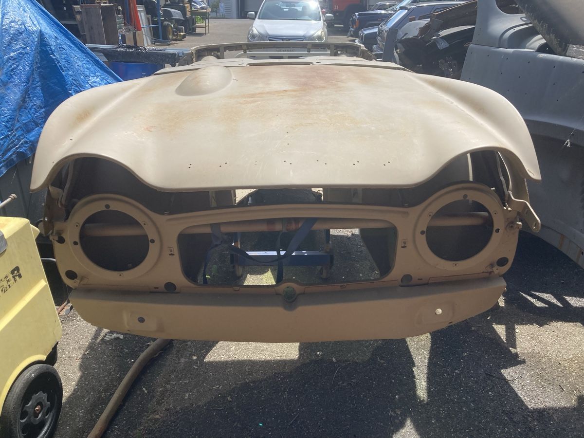 Triumph Automobili:  Triumph TR4 pour restauration – Usato da Romanel-s-Lausanne venduto da MG_IG_PN 1