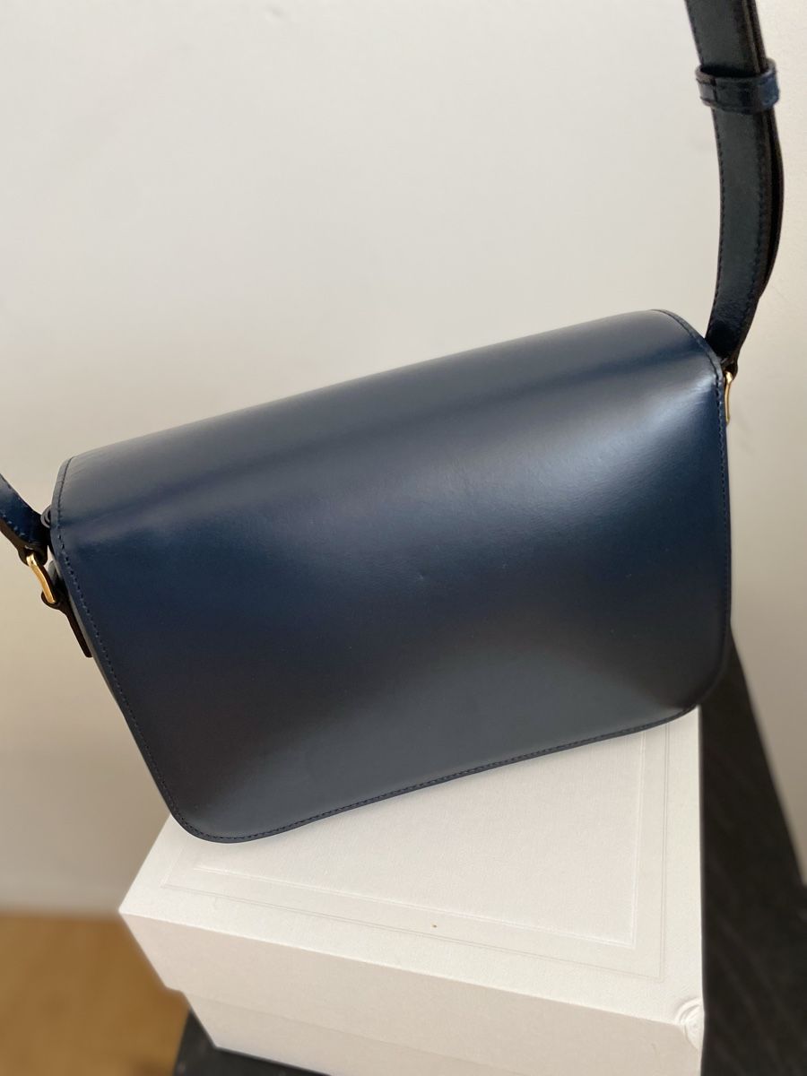 Celine Sacs femmes: Celine klassische Triomphe Tasche – D'occasion à Bazenheid par Dan_la 2