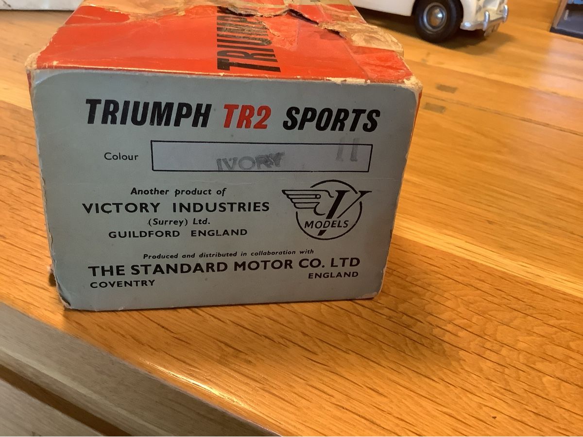Triumph Modellini d'auto: Triumph TR2 Sports - Maßstab 1/18 – Usato da Theilingen venduto da TinaKr. 9