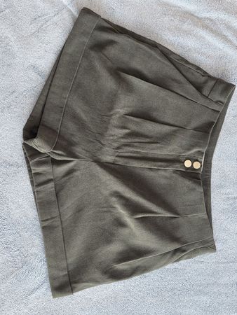 Mint & Berry kurze Hose, dunkelgrün, Grösse 36