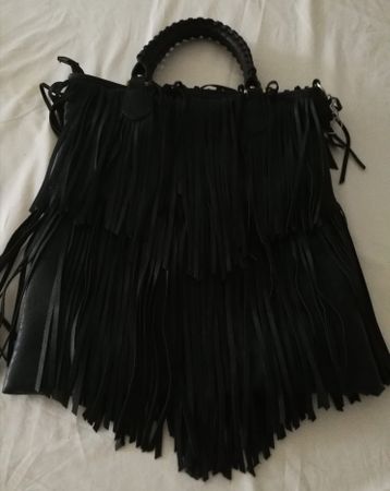 Schwarze Fransen Handtasche, neuwertig - Top Zustand!