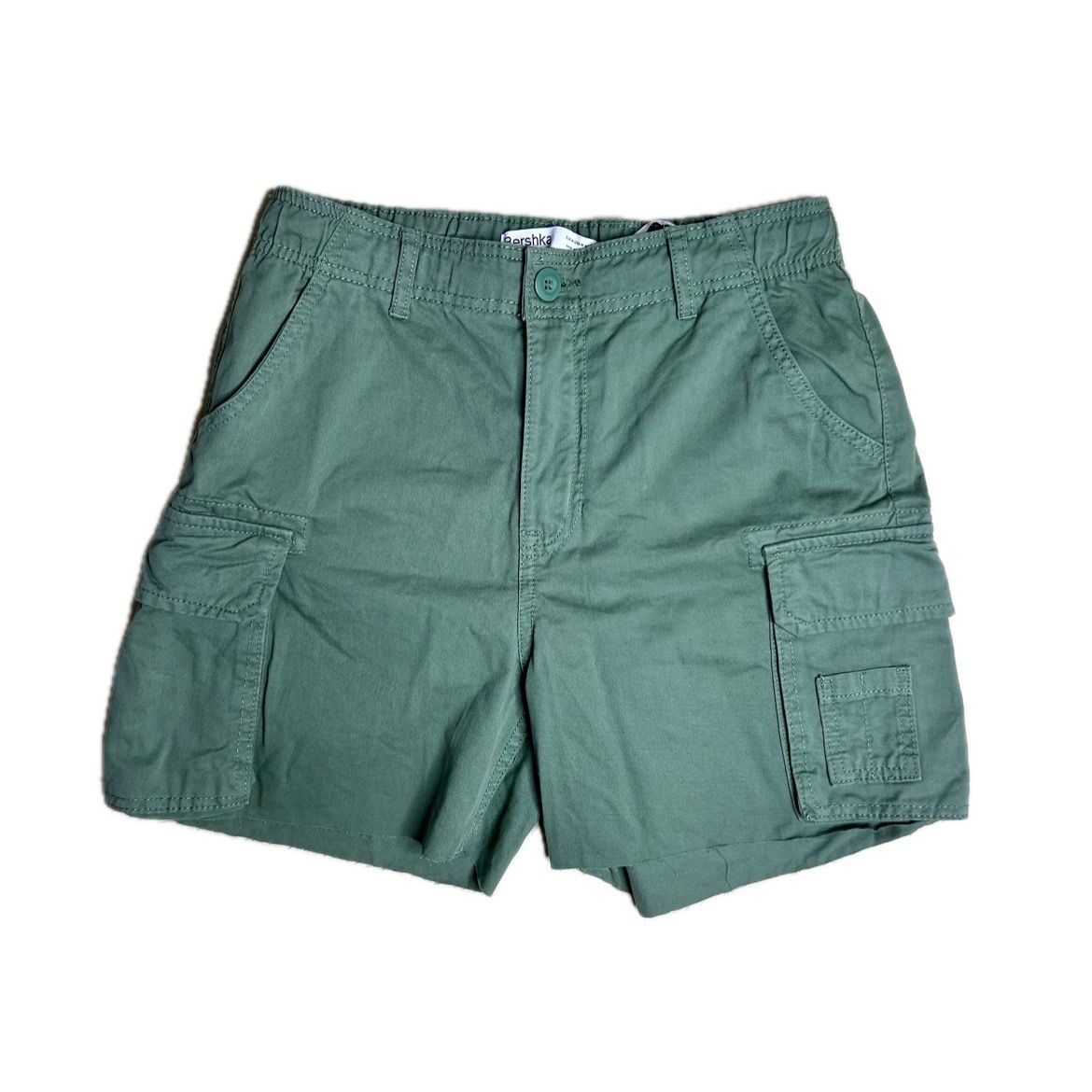 Bershka Hosen: Bershka Cargo Shorts – Gebraucht aus St. Gallen von look-twice