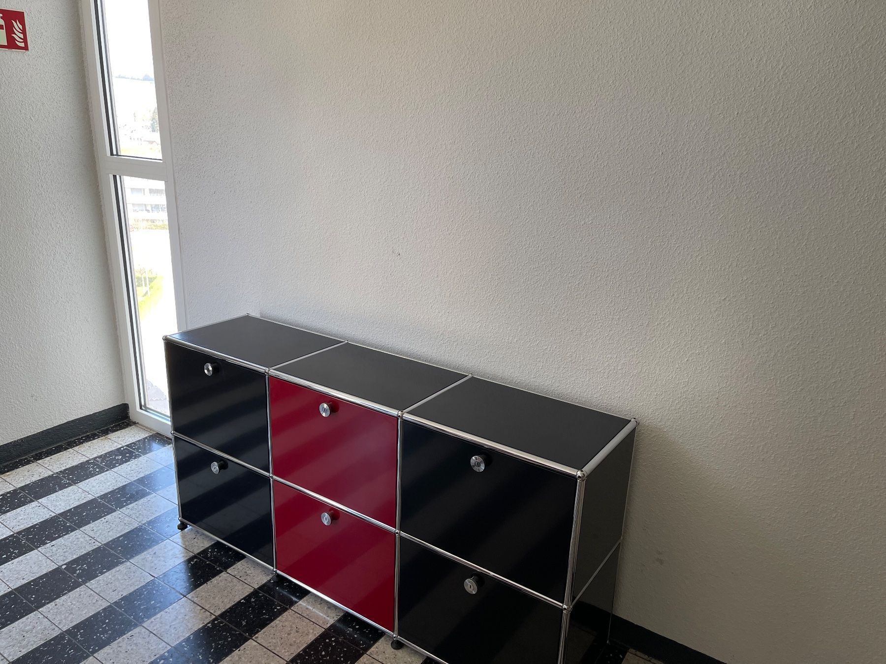 USM Kommoden: USM Sideboard black/Rot Lieferung Gratis – Gebraucht aus Thun von Thuno6 1