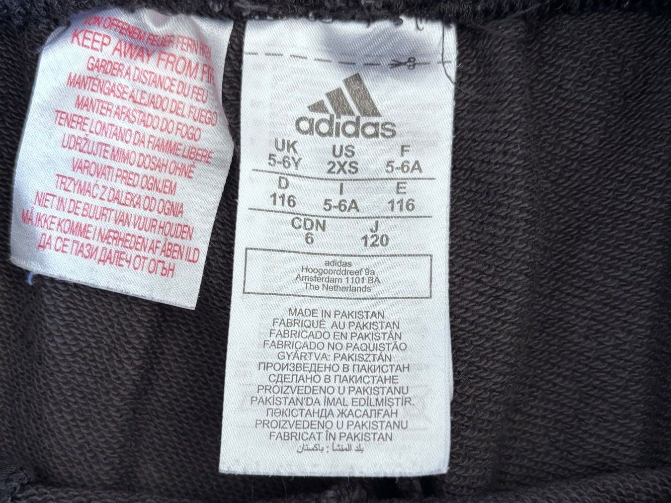 Adidas Pantaloni: Adidas Shorts Gr. 116 – Usato da Oberägeri venduto da MariaLehman 2