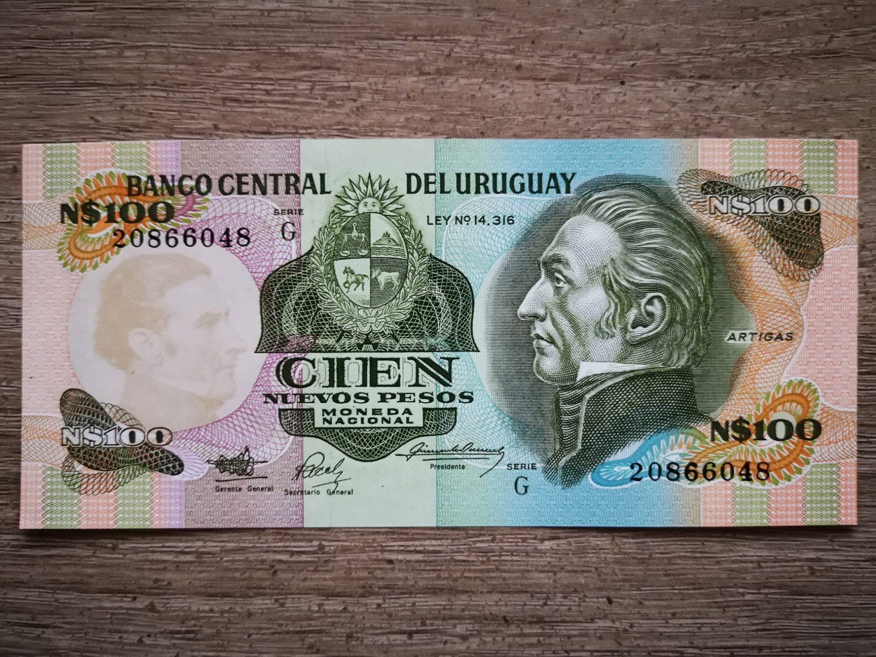 Banconote: Uruguay 100 Pesos UNC – Nuovo (secondo la descrizione) da Cousset venduto da Patricio77