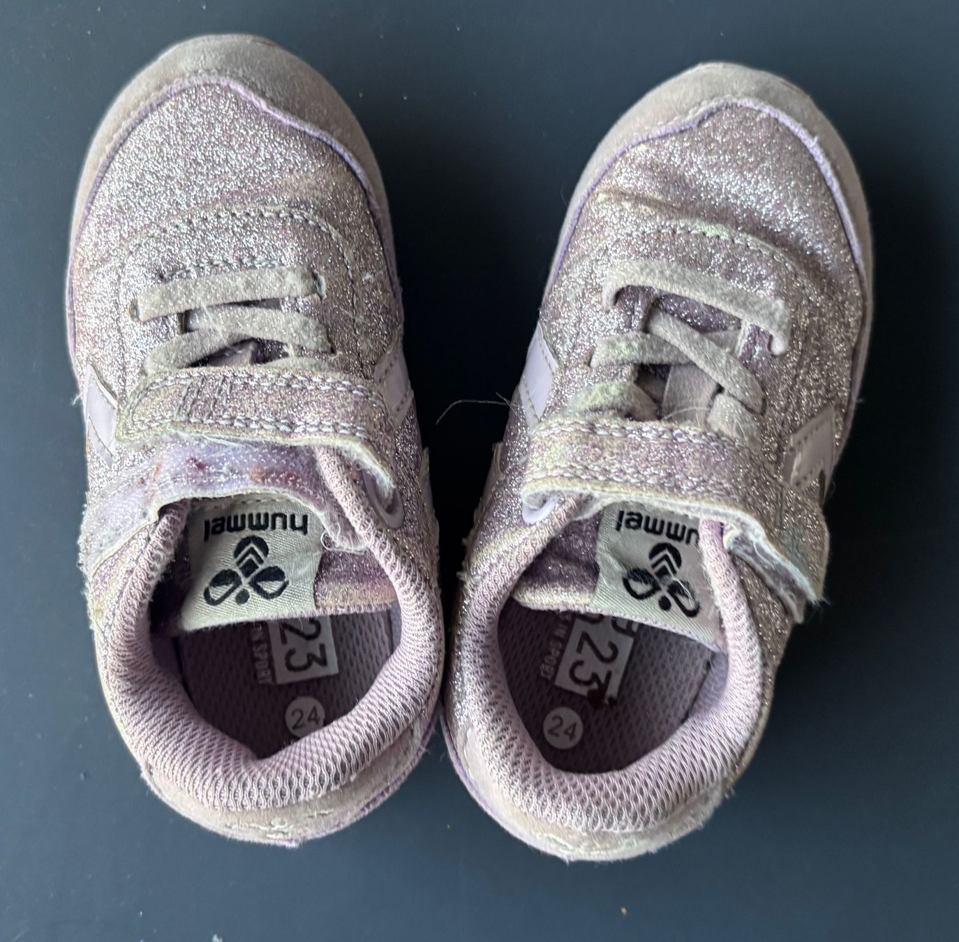 Hummel Schuhe für Mädchen: Hummel Glitzer-Sneakers, Gr. 24 – Gebraucht aus Brugg AG von tsannen