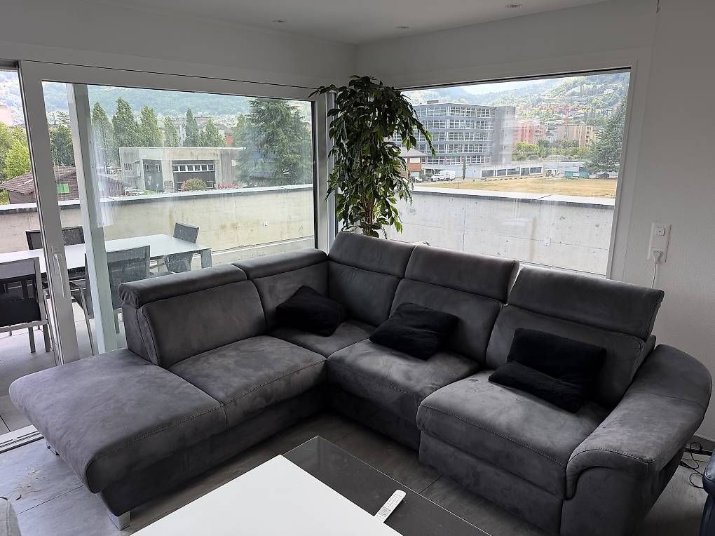 Sofas: Canapé d'angle modulable électriquement – D'occasion à Monthey par montheyenvalais 1