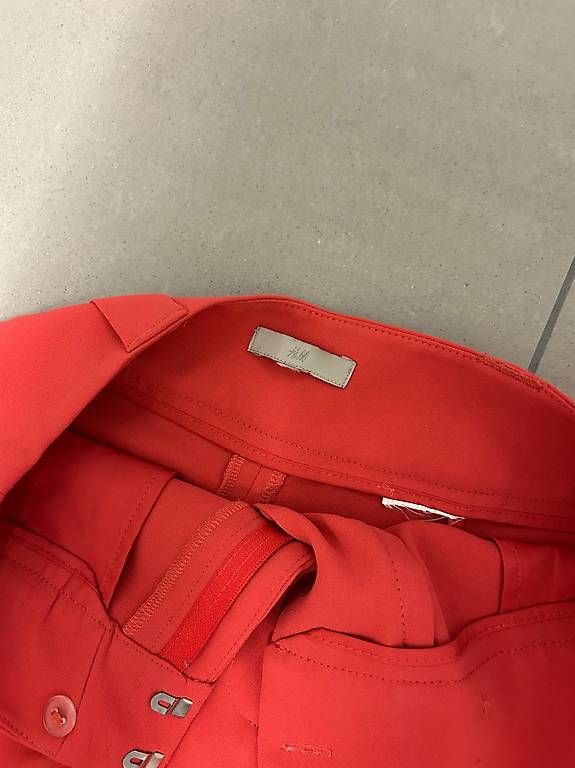 Pantaloni: Kurze Hosen rot XS – Usato da Zürich venduto da Nia_S 2