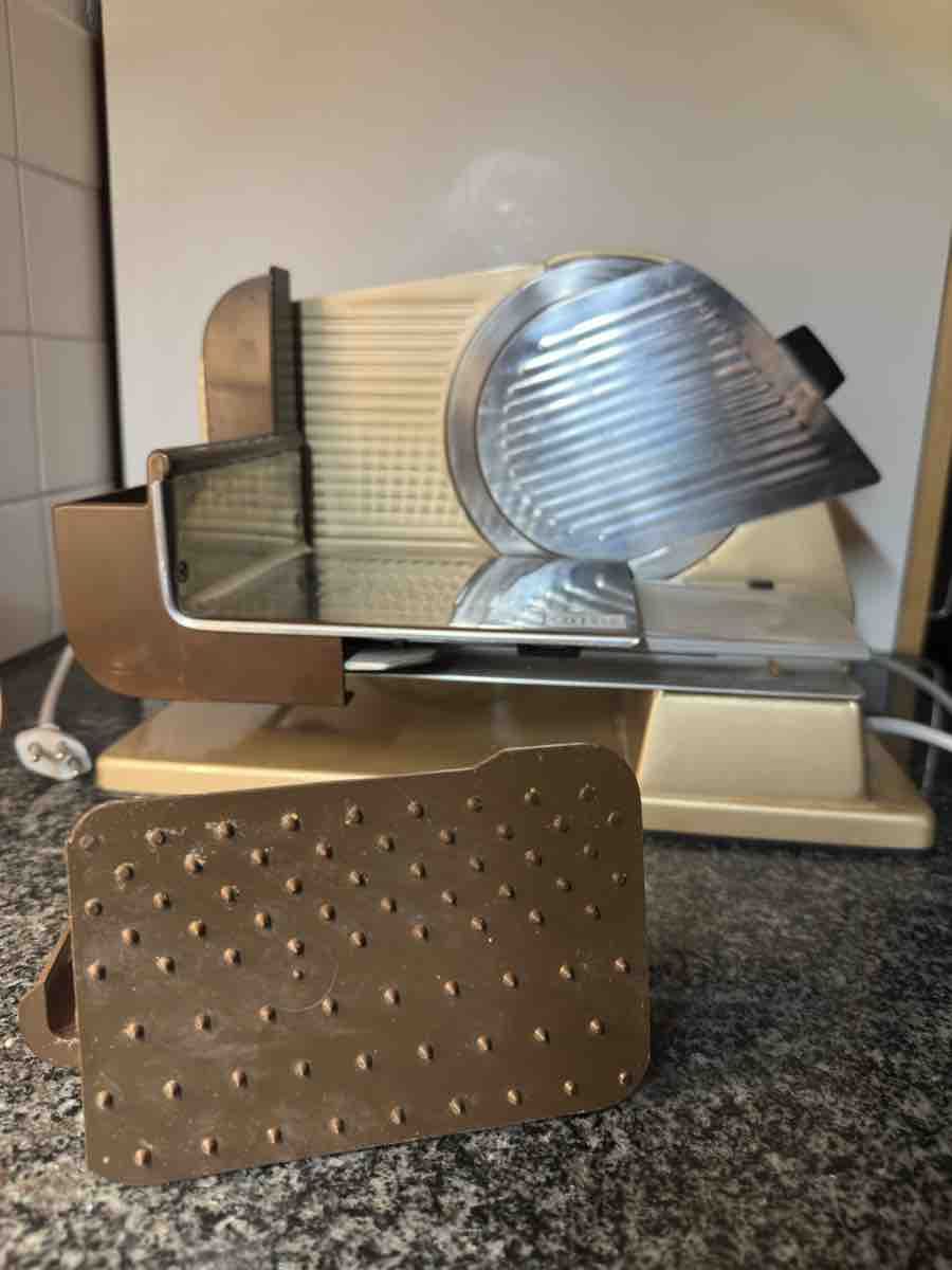 Elettrodomestici da cucina: Food Slicer  Gold – Usato da Wil SG venduto da Tania_schwarzen94
