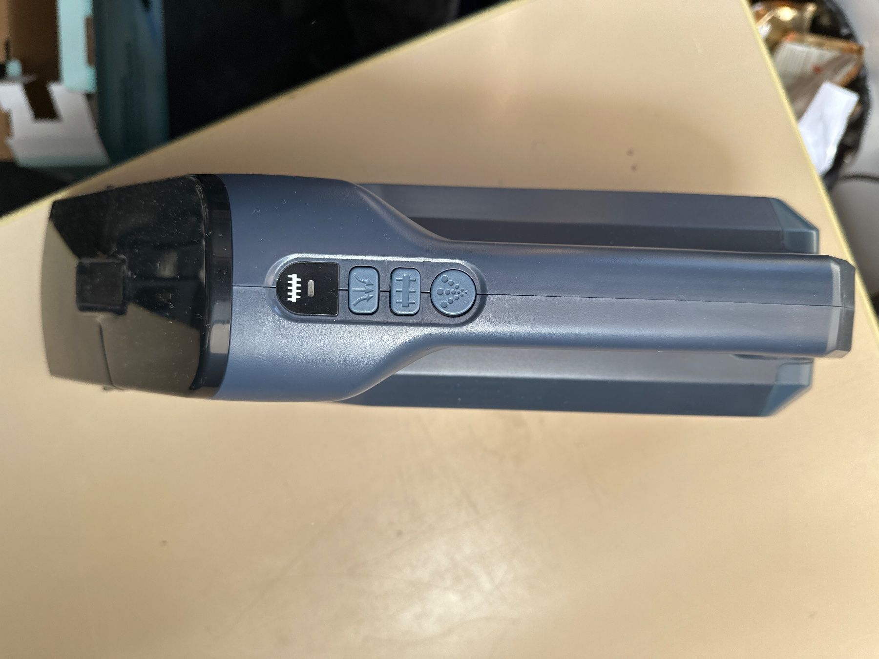 Prodotti di pulizia: Tragbarer Fleckenreiniger NEU – Nuovo e nell'imballaggio originale da Brügg BE venduto da TSP02 2
