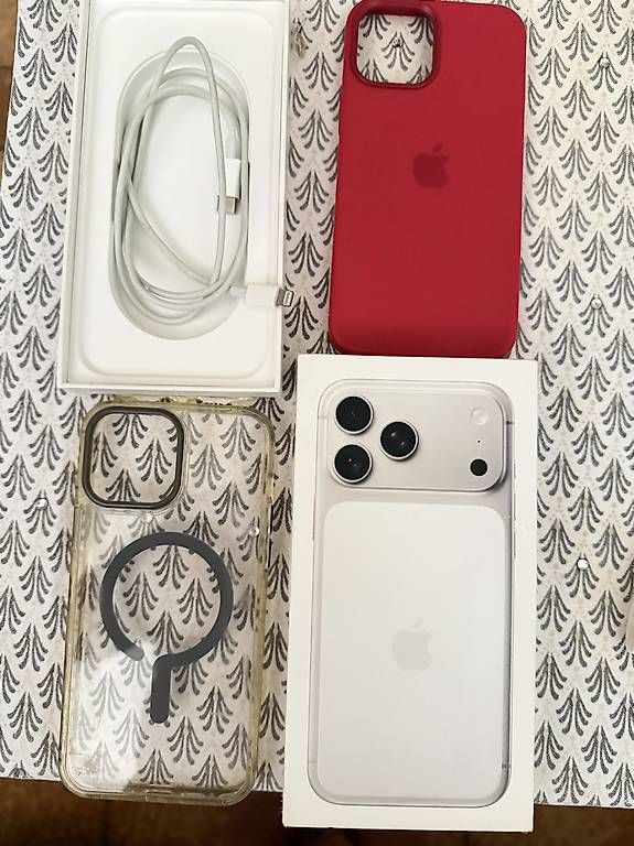 Apple Portables: iPhone 12 pro max – D'occasion à Genéve par 9atoussa 1