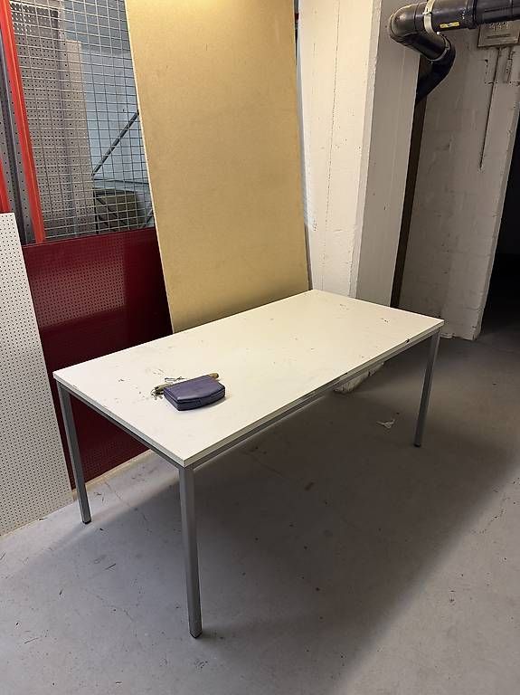 Scrivanie: Vielseitiger Arbeits- / Basteltisch 160x80 cm – Usato da Oberglatt ZH venduto da dar_9vlg