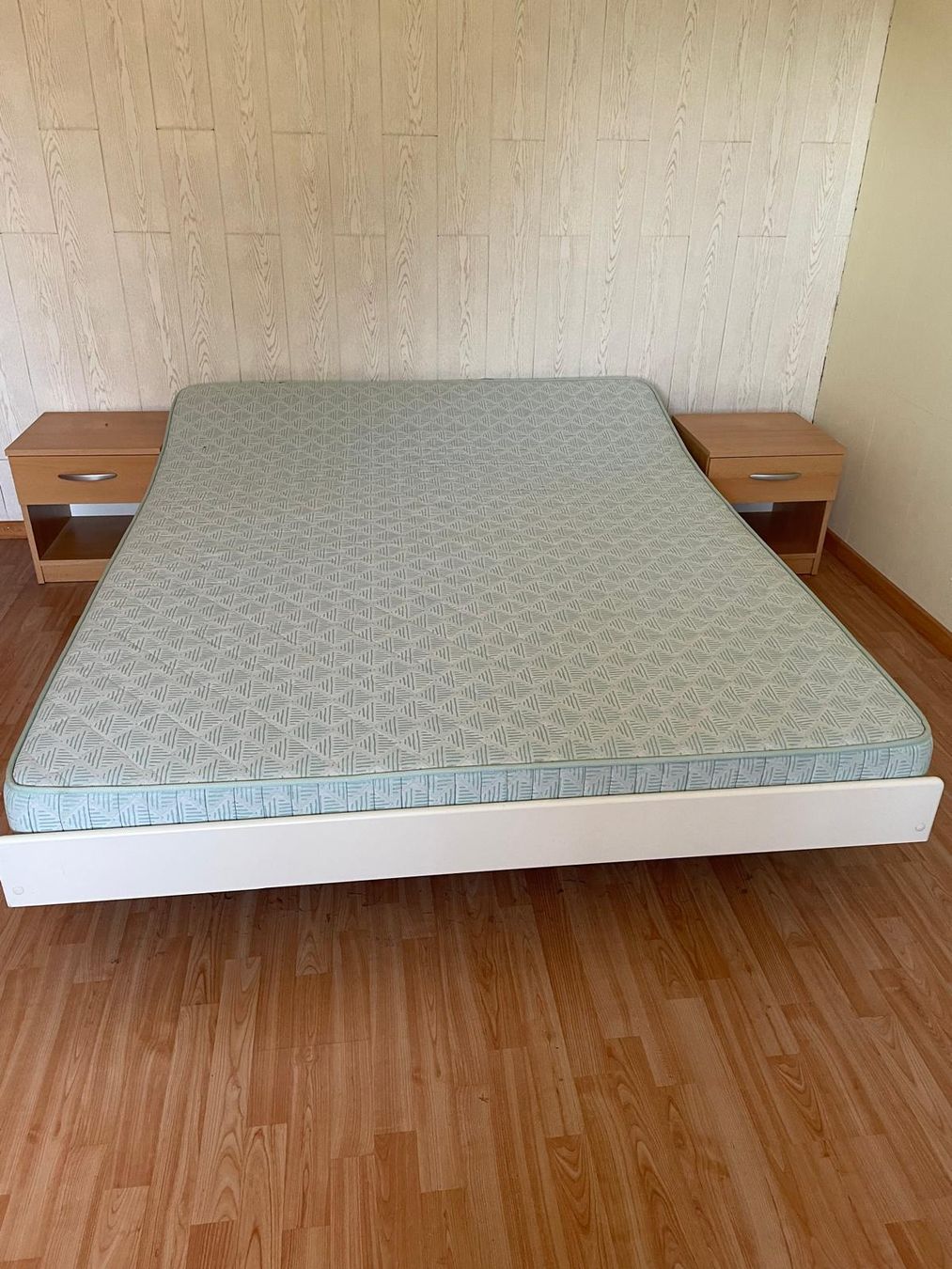 Letti: Doppelbett 160x200  mit 2 Nachttischen – Usato da Hendschiken venduto da Bilrog