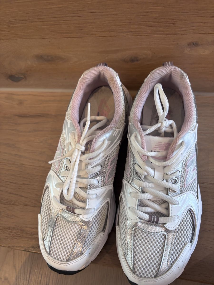 New Balance Damenschuhe: New Balance Sneaker Gr. 38.5 – Gebraucht aus Wilen b. Wil von Gioja_777 1