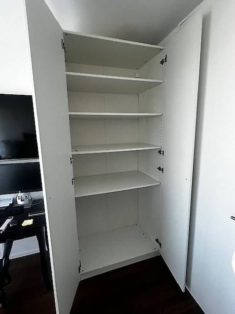 Armadi: Schrank PAX von Ikea  – Usato da Bern venduto da Guggibern 1