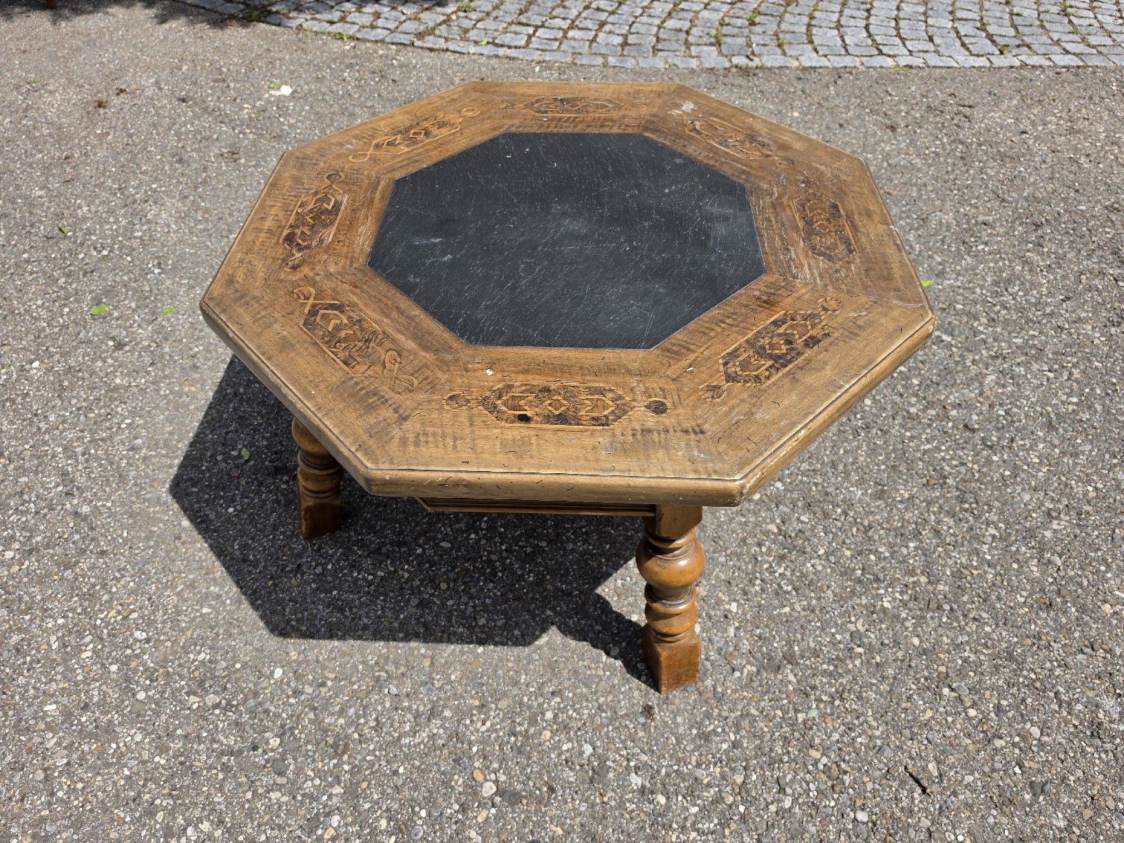 Tavoli: Antiker achteckiger Kaffee-/Beistelltisch mit Inlay, – Usato da Mettlen venduto da elios0888 5