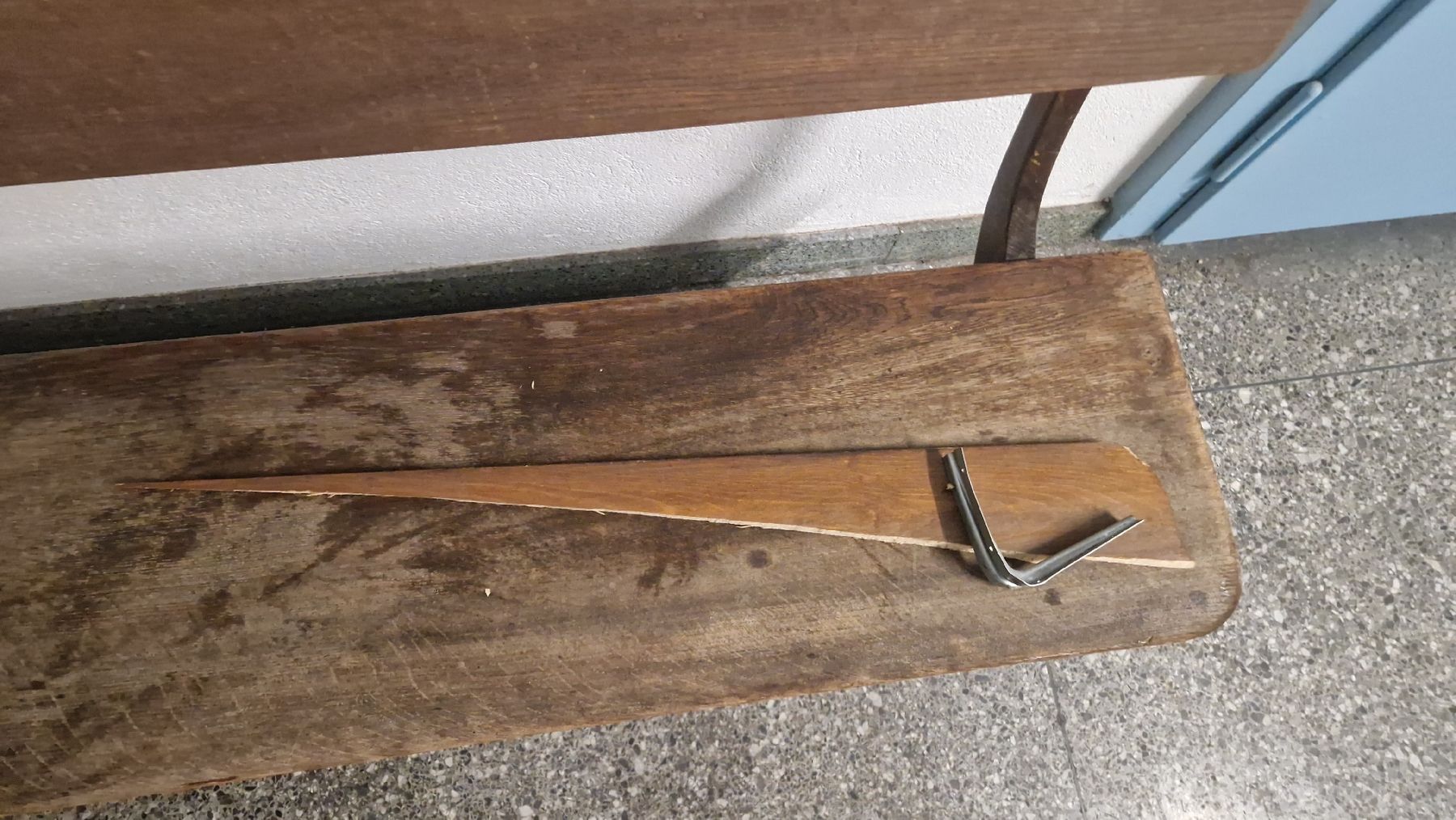 Bänke: Antike Holzbank, abgenutzt – Defekt aus Zürich von anna.caterina 2