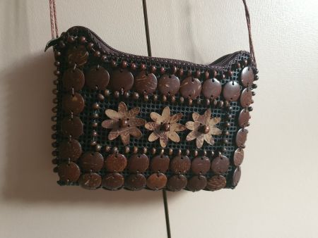 Mini Sac en bois vintage, léger et artisanal.
