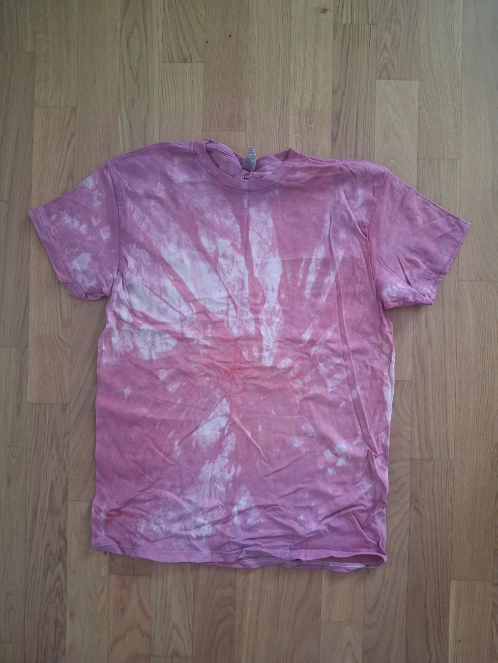 T-shirt: Batik T-Shirt – Nuovo (secondo la descrizione) da Luzern venduto da gab_726g