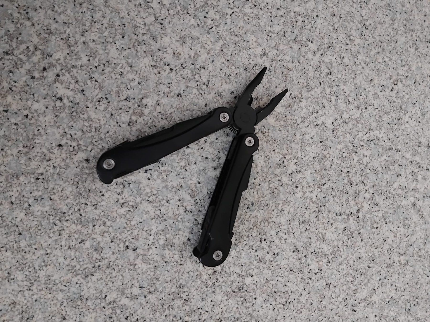 Alle Werkzeuge: Multitool schwarz neuwertig – Neu und originalverpackt aus Ruswil von Swissflip 1