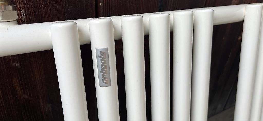 Radiatori: Radiator Badezimmer Arbonia weiss 120 x 60 cm – Usato da Saanen venduto da Hanschristian 1