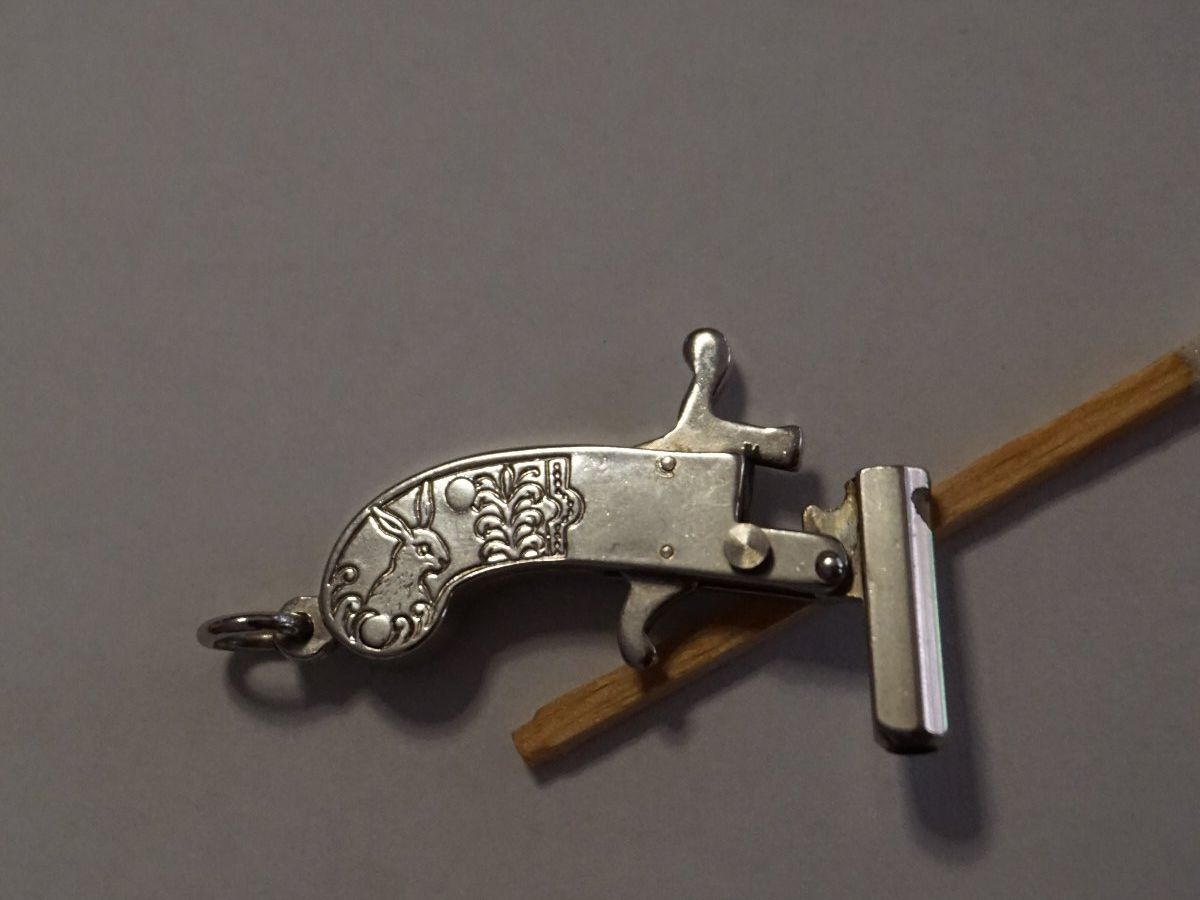 Schlüsselanhänger & - bänder: Porte clé pistolet décoratif miniature – Gebraucht aus Martigny von kabgayi 1