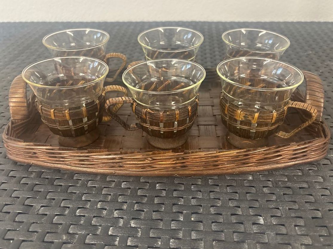 Services de table: 6er Set Glas Untersetzer mit Korb Tablett – D'occasion à rheineck par Neshi06