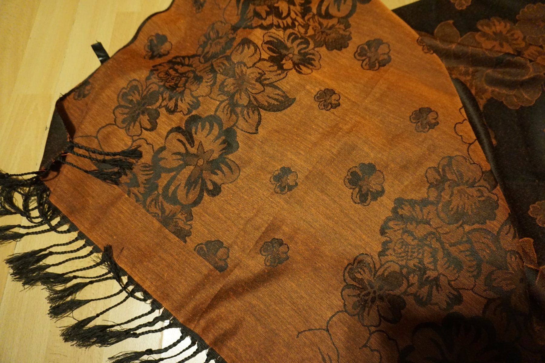 Foulard & Sciarpe: Schal mit Fransen und Blumen Muster – Usato da Zürich venduto da einalemjena 2