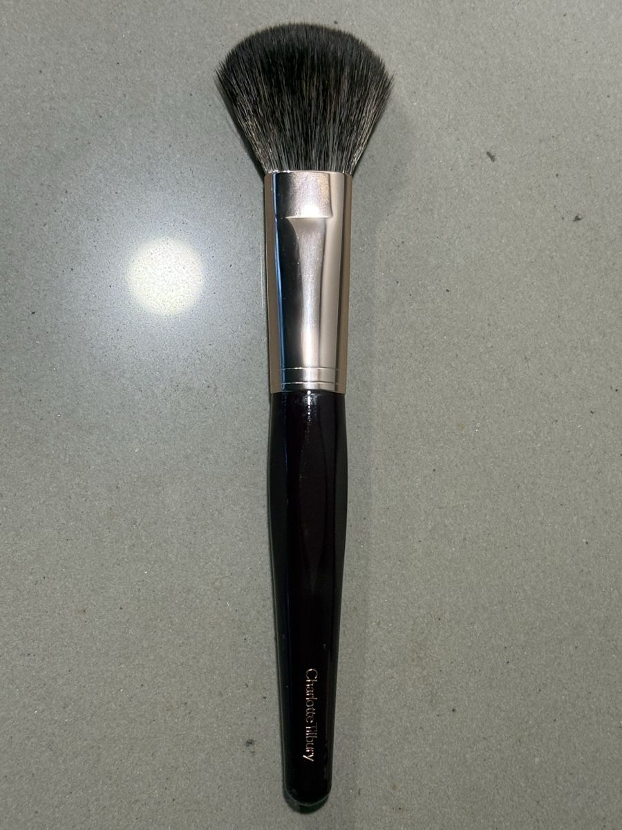Make-up: Charlotte Tilbury Bronzer & Blusher Pinsel - neu – Neu (gemäss Beschreibung) aus Ottenbach von Suni_82 1