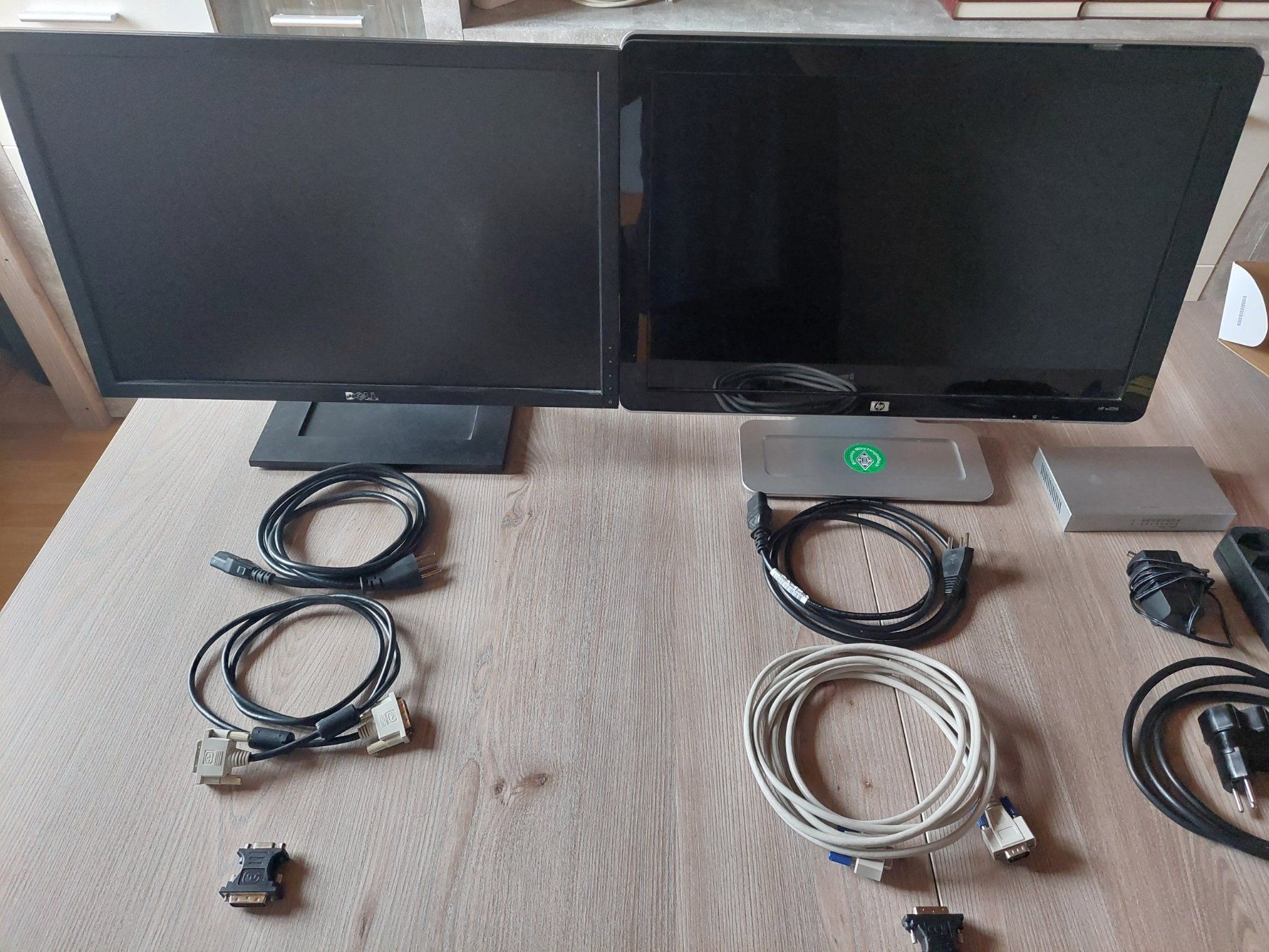 Monitore: PC Bildschirme + Wireless + WLAN Adapter – Gebraucht aus Feuerthalen von wasbaer