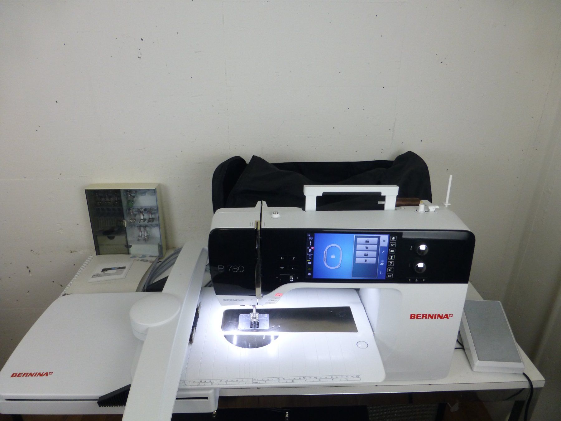 Bernina Macchine da cucire: BERNINA B 780- mit Stickmodul für – Usato da Fahrweid venduto da ekv 1