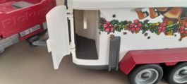 Schleich Auto mit Pferdeanhänger, Pferdedusche, Koppel