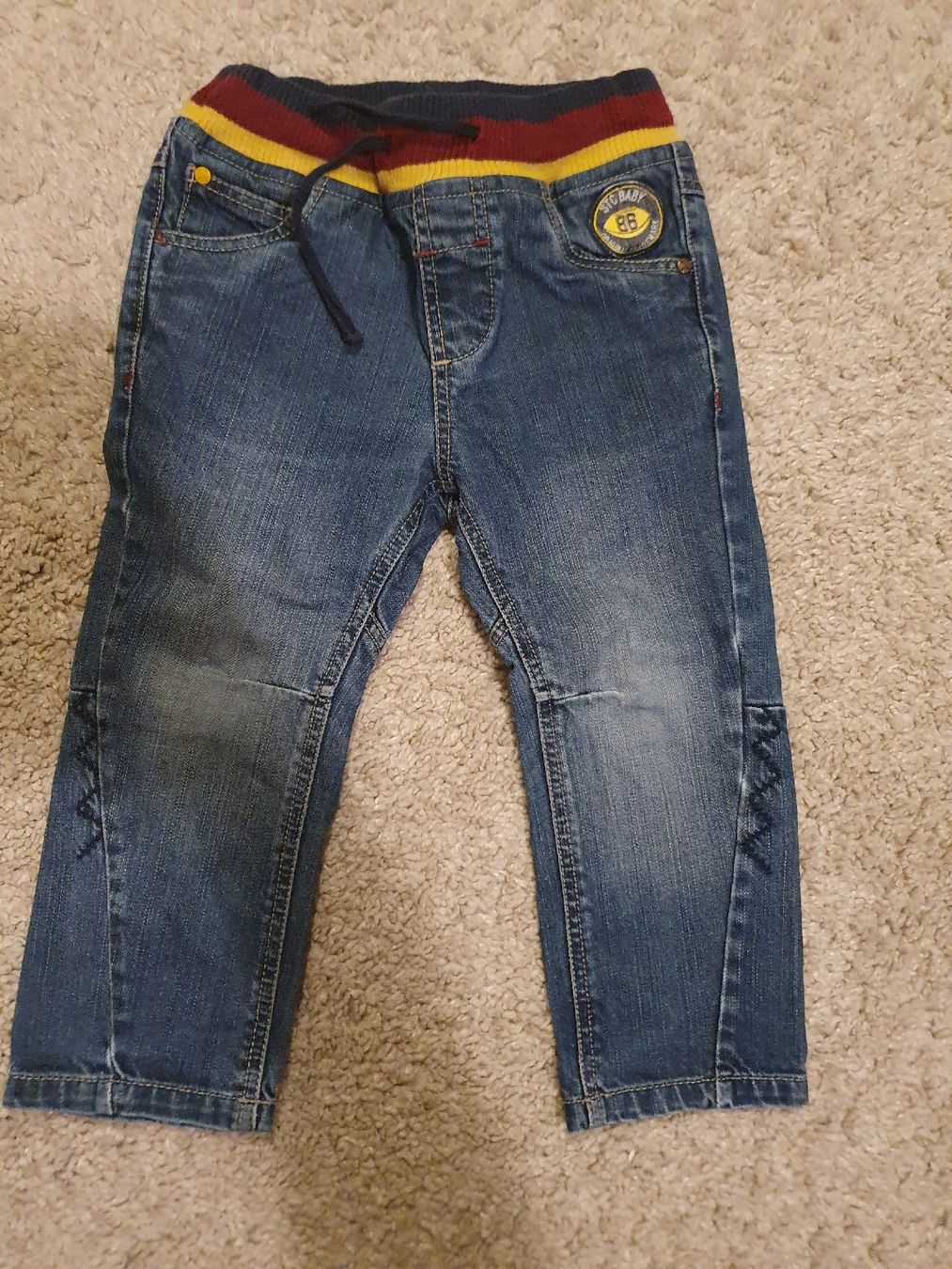 Lotti & Set di vestiti: Jungen Kleiderpaket Gr. 86 (2x Hose, Weste, Pullover) – Usato da Thun venduto da Zuzi84 6