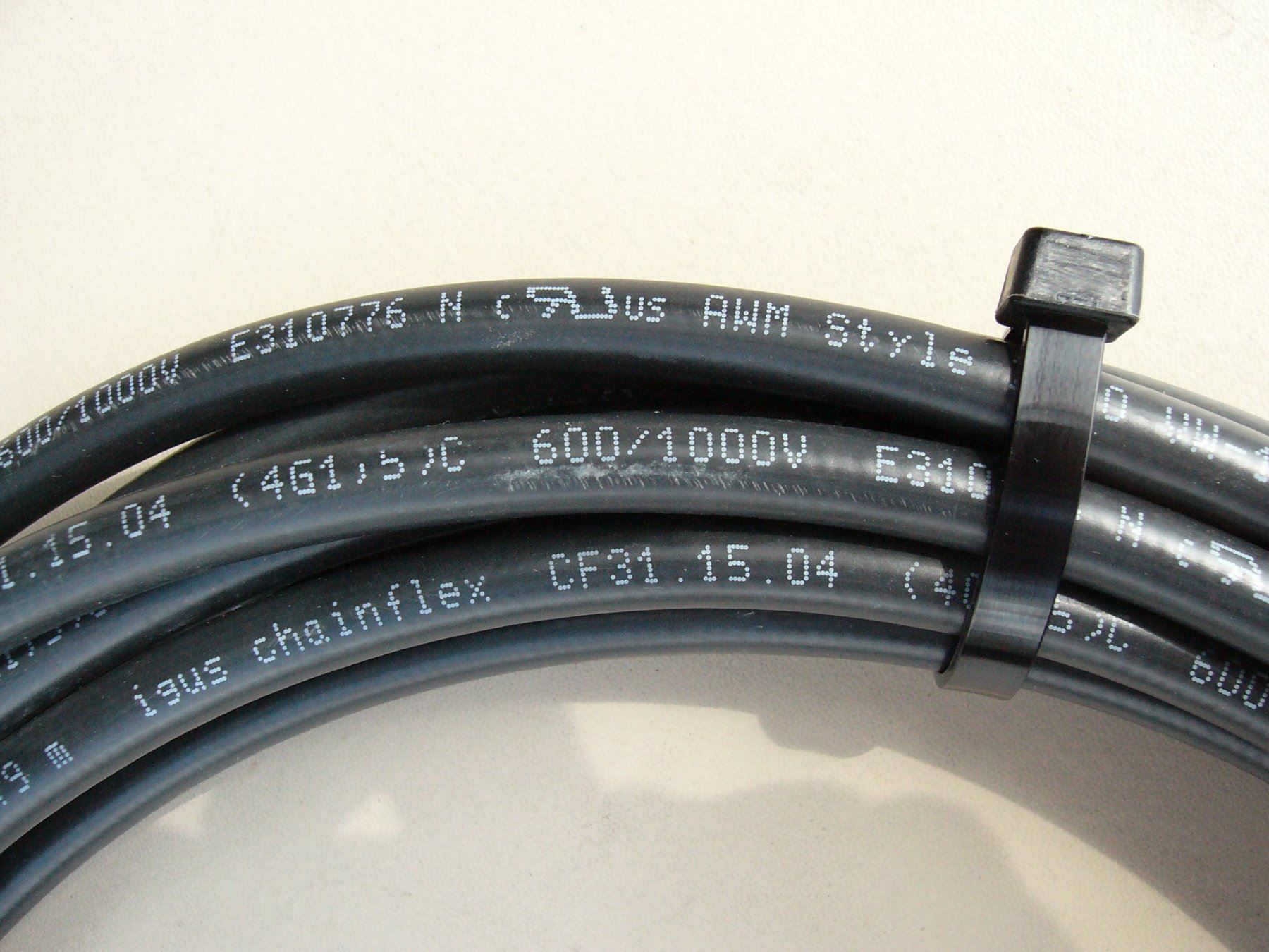 Igus Câbles: IGUS Chainflex Kabel 4x1.5mm2 – Neuf (Voir description) à Fulenbach par Hach0 2