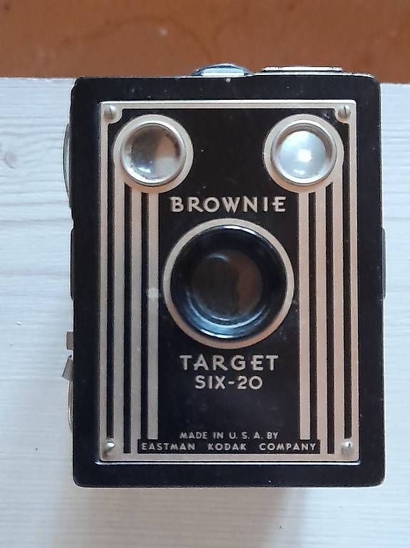 Fotocamera: Retro Kamera Brownie Target six-20 – Usato da Corban venduto da mro_bp82 3