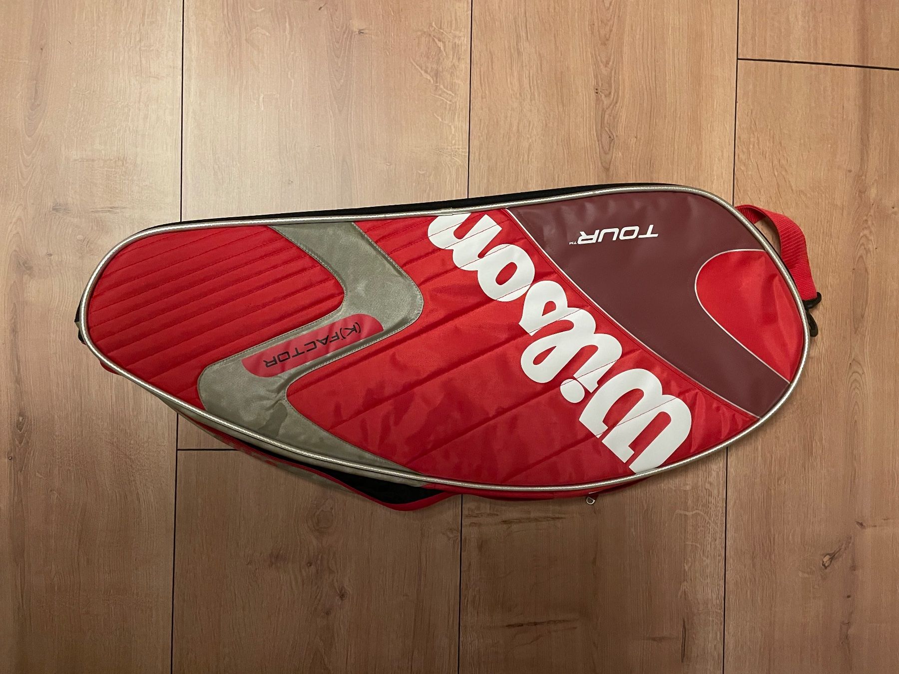 Wilson Taschen: Tennistasche mit zwei Fächern plus Tennisschläger – Gebraucht aus Vilters von Sandro1093 1