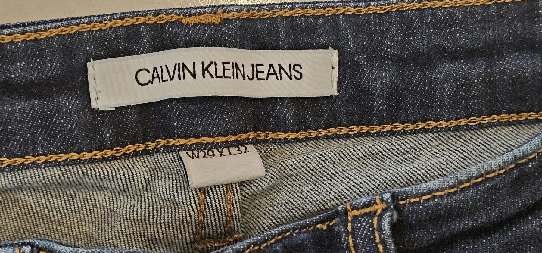Calvin Klein Jeans: Calvin Klein Jeans, Gr. 29, Dunkelblau – Nuovo (secondo la descrizione) da Chur venduto da Aleksandra6 1