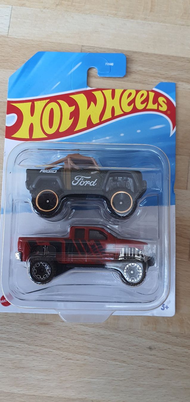 Hot Wheels Modellini d'auto: Hot Wheels   2 PACK! TOP!  (2 x FORD) – Nuovo e nell'imballaggio originale da Horgen venduto da Wing27 3