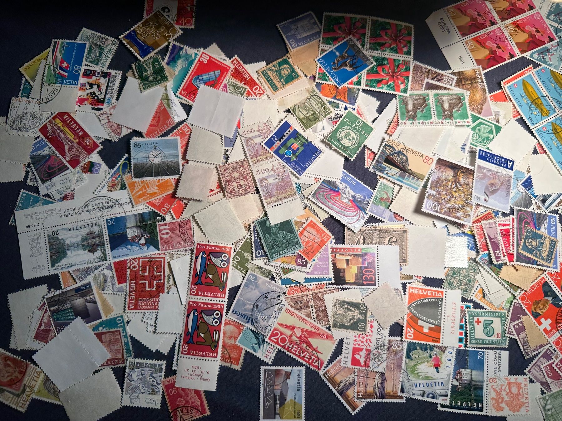 Tutti i francobolli: Karton mit Briefmarken Schweiz - Sammlung – Usato da Stettfurt venduto da 2442 3