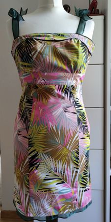 HM printed dress with zipper - size S