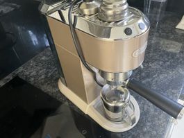DeLonghi Dedica Arte Espressomaschine beige