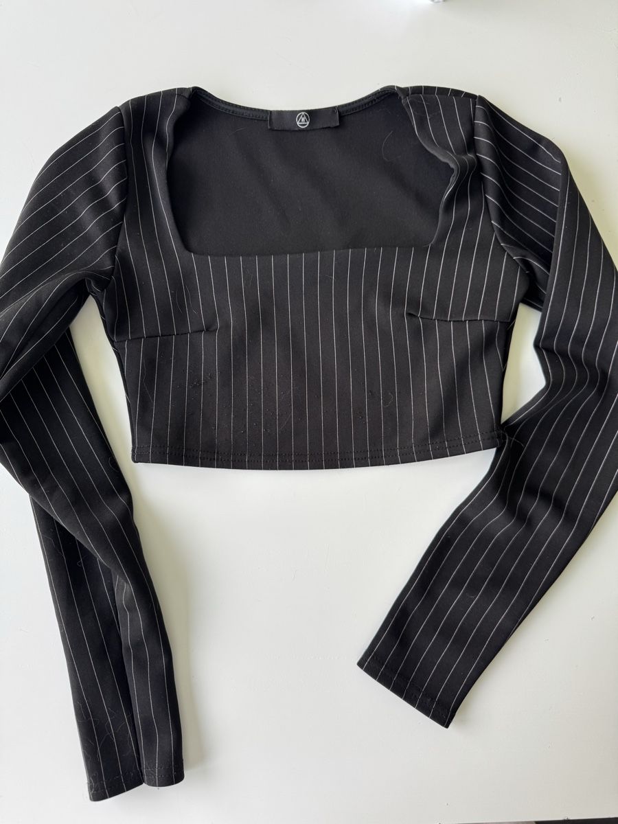 Top: Missguided Crop Top, Black Pinstripe Longsleeve – Nuovo (secondo la descrizione) da Zürich venduto da forestF4iry