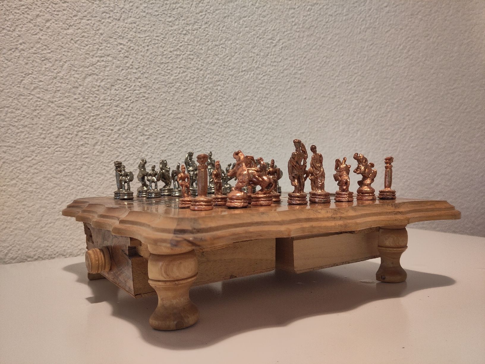 Giochi: Schachbrett aus Olivenholz – Nuovo (secondo la descrizione) da Zürich venduto da ili_jzy7 2