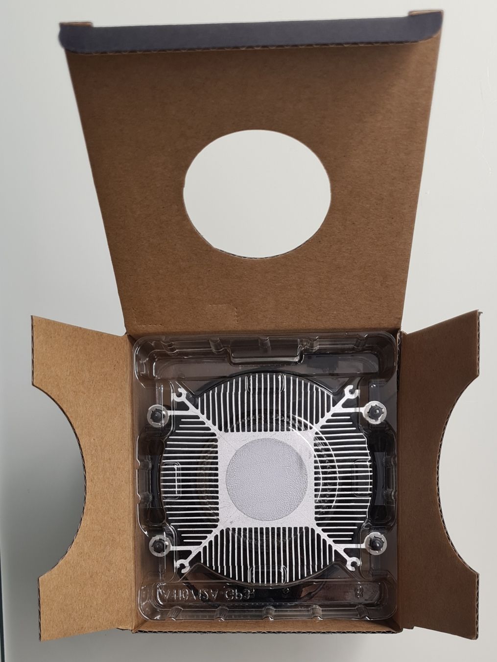 Amd PC: AMD CPU Kühler – Nuovo e nell'imballaggio originale da Zug venduto da Mikail97 2