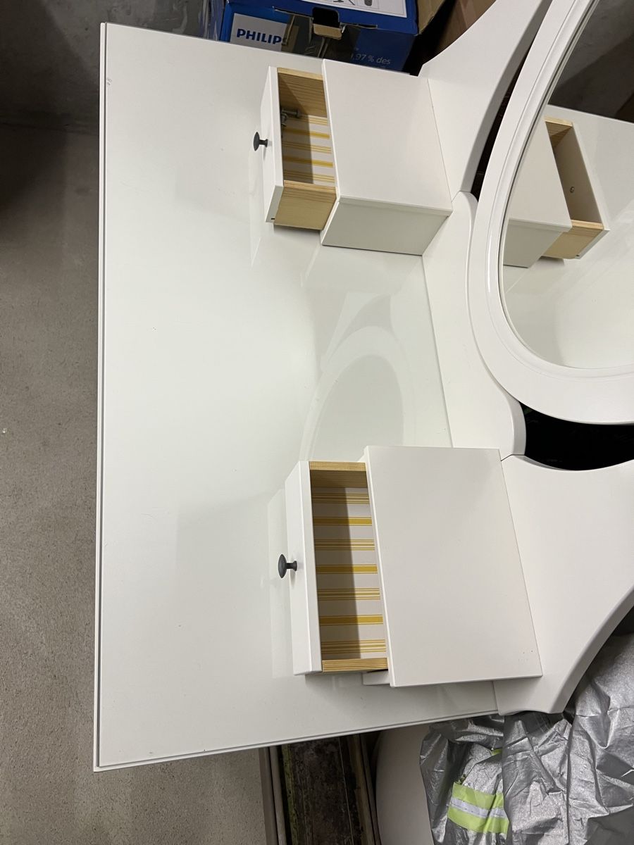 Ikea Schminktische: Schminktisch mit Spiegel, weiss tisch – Gebraucht aus Rafz von SaintCruz 3
