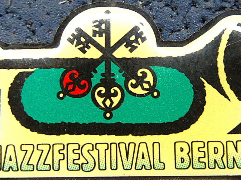 Swiss Placchette & Badge: UBS JAZZFESTIVAL BERN PIN – Usato da Ettingen venduto da Hausi4711 1