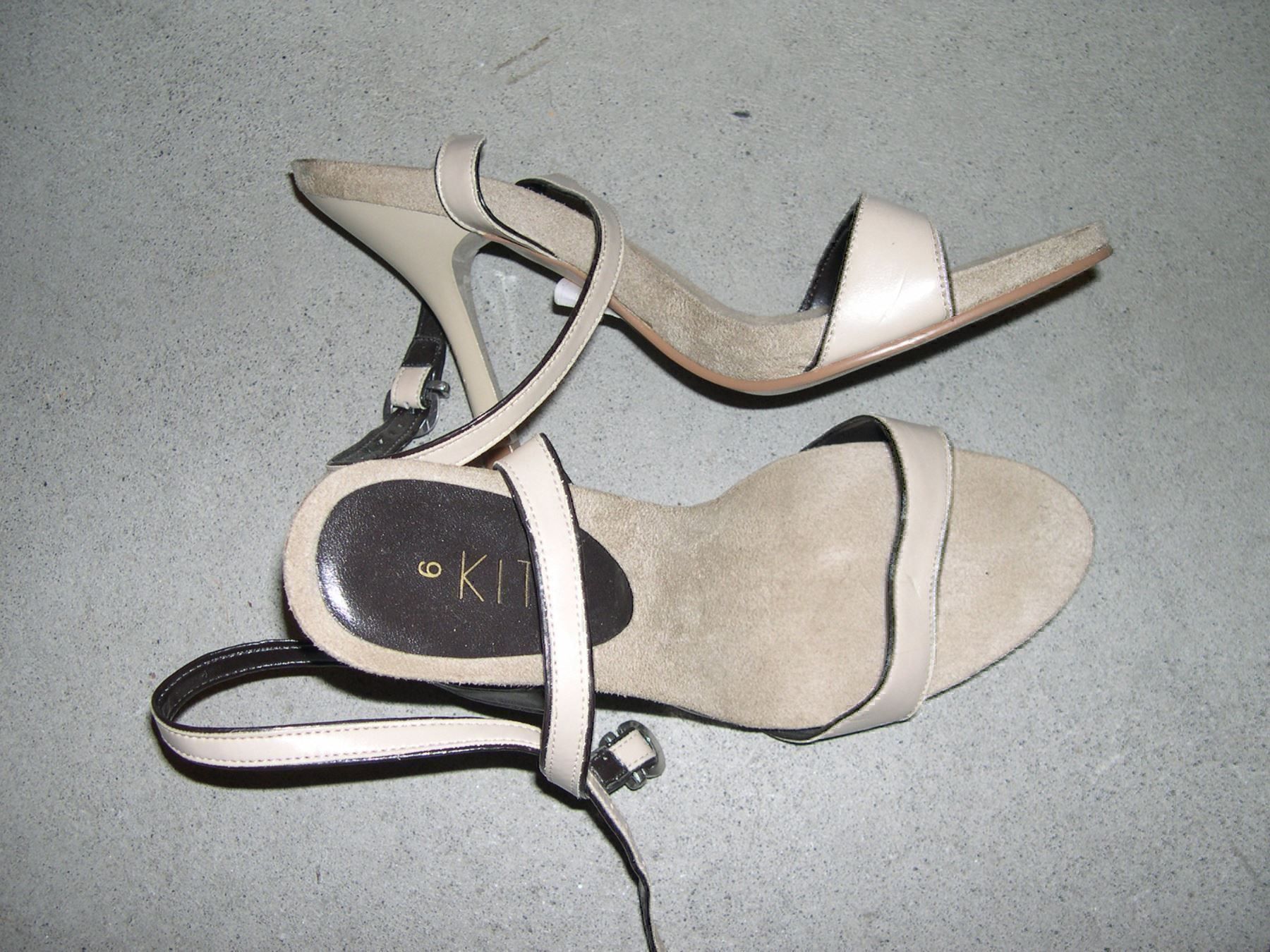 Scarpe da donna: 3 x PUMPS (mit rel. spitzem Abs.) Gr. 39 – Usato da Thun venduto da Catfriends 3