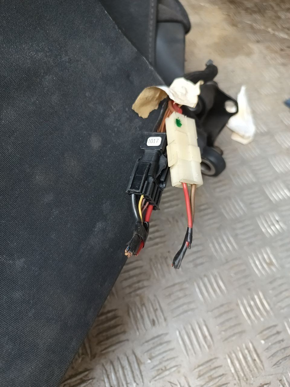 Tutti pezzi di ricambio auto: Smart 450 elektrisches Dach – Usato da Gudo venduto da dispo3 5
