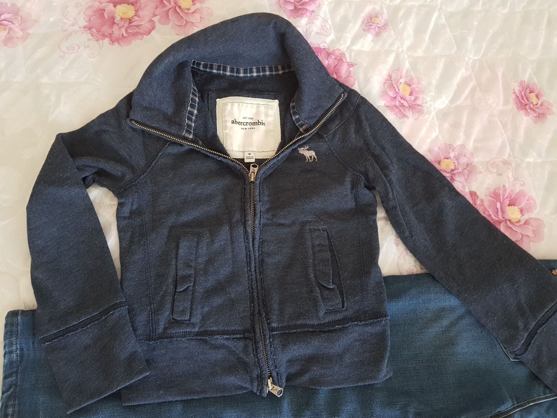 Kleiderpakete & -sets: Kleiderset A&F Pulli+gefütterte Jeans – Neu (gemäss Beschreibung) aus Reinach AG von innamac 7