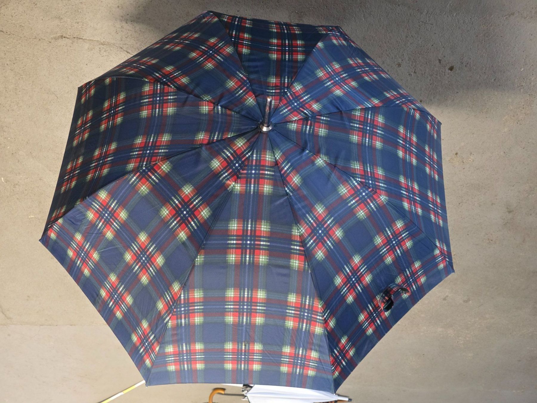 Ombrelli: robuster Regen Schirm 97cm x 118 cm C & A – Usato da Walterswil BE venduto da Lonitti 1